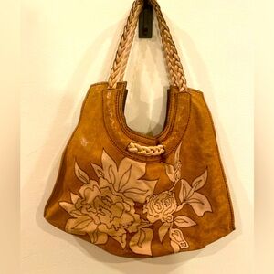 Valentino Garavani all leather shoulder bag. Stitched floral appliqué.